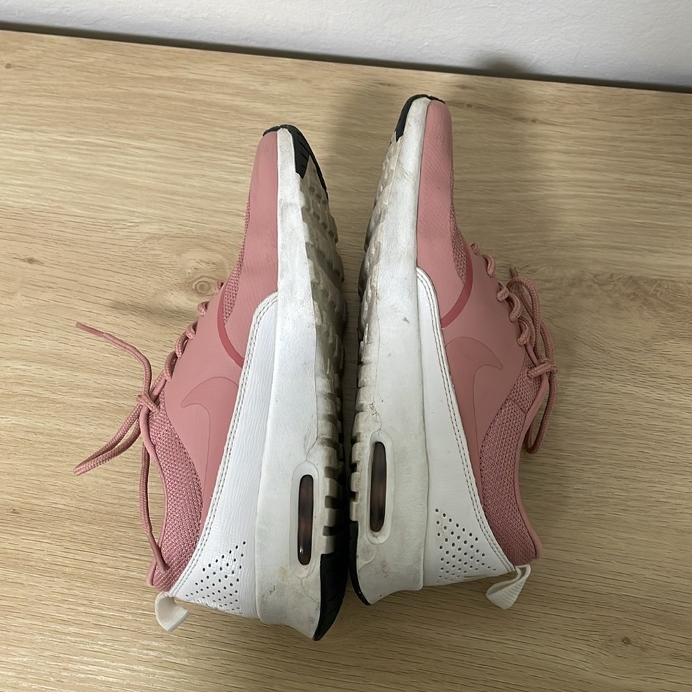 Nike Women’s Pink Tennis Shoes Size 7 - Picture 4 of 6